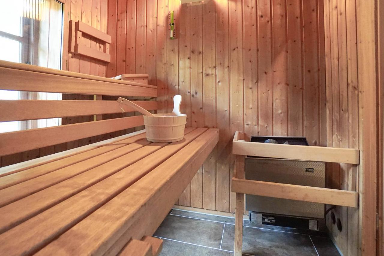 Ruhe unter Reet - Haus mit Sauna&Kamin im Grünen Gnarrenburg Exterior foto